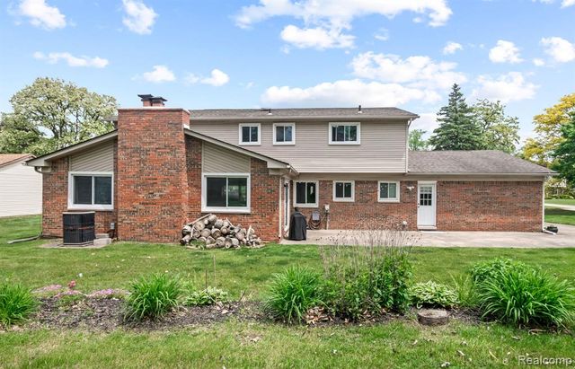1916 Squirrel Valley Drive, Bloomfield Hills, MI 48304