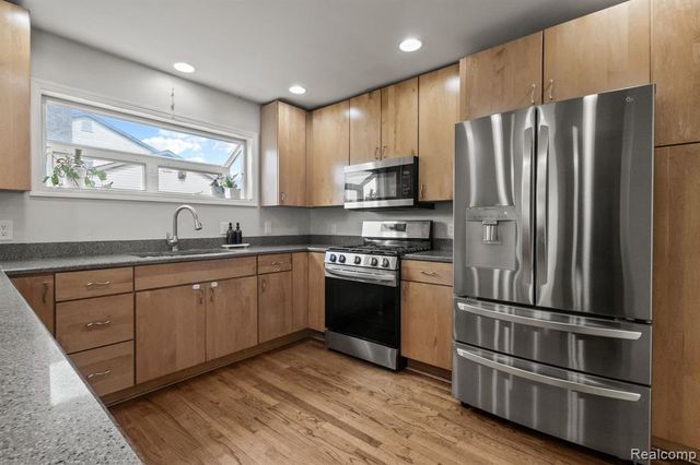 1916 Squirrel Valley Drive, Bloomfield Hills, MI 48304