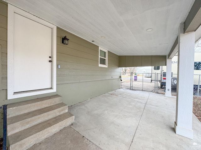 2424 Rogers Boulevard, Manhattan, KS 66502