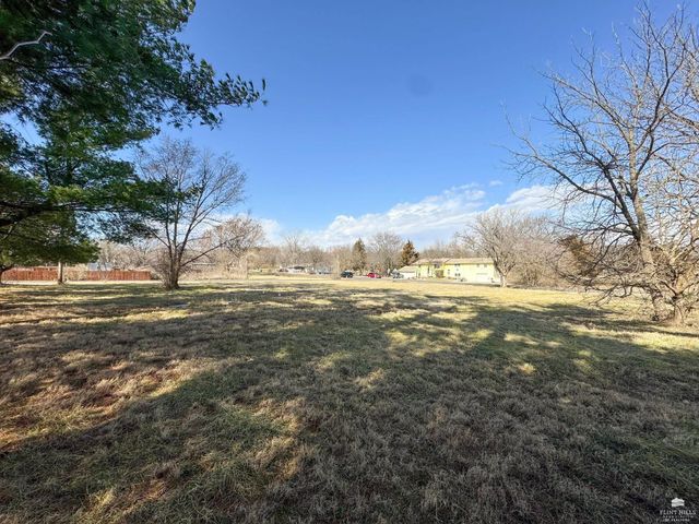 2424 Rogers Boulevard, Manhattan, KS 66502