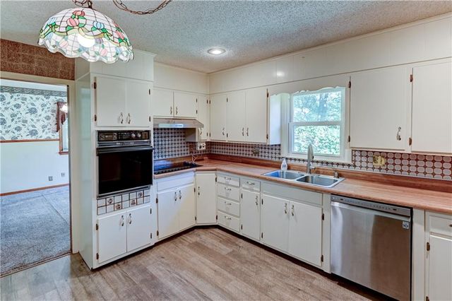 3606 NW 60th Terrace, Kansas City, MO 64151