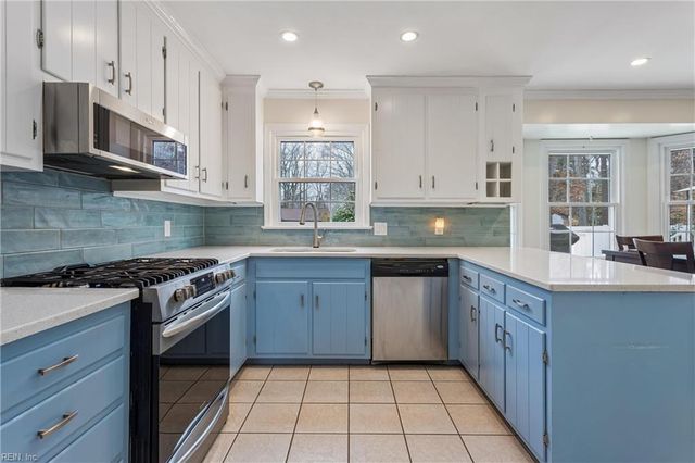 21 Cherbourg DR, Newport News, VA 23606