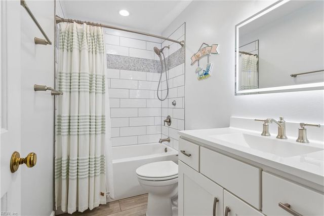 21 Cherbourg DR, Newport News, VA 23606