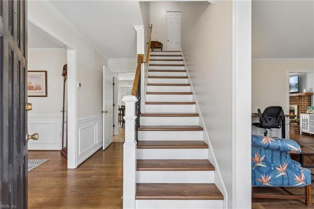 21 Cherbourg DR, Newport News, VA 23606