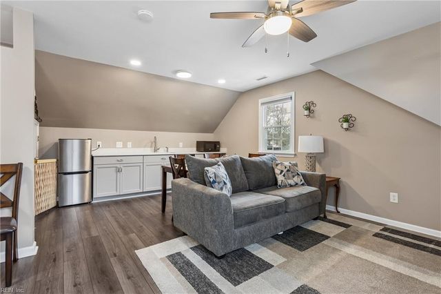 21 Cherbourg DR, Newport News, VA 23606