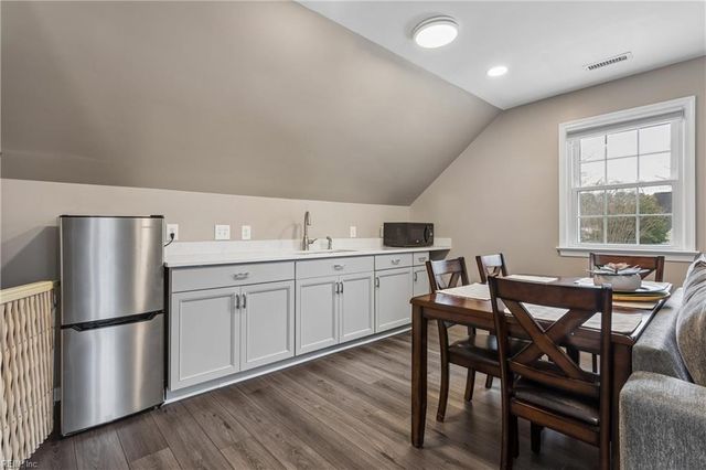 21 Cherbourg DR, Newport News, VA 23606