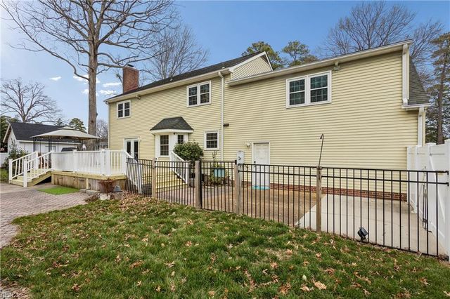 21 Cherbourg DR, Newport News, VA 23606