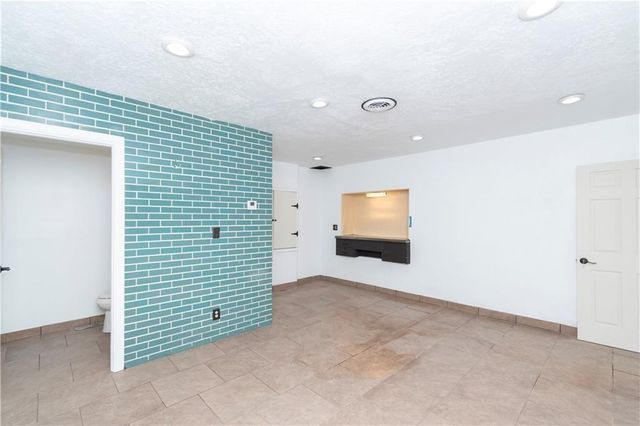 6909 Prospect Avenue, Kansas City, MO 64132