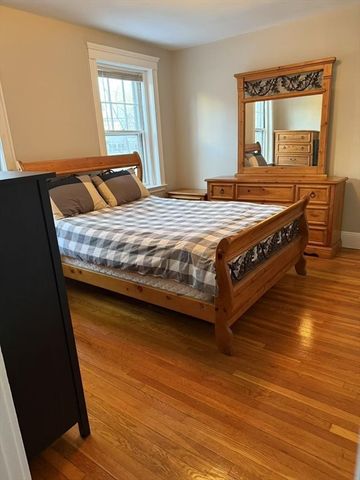 1699 Cambridge St 7, Cambridge, MA 02138