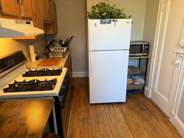 1699 Cambridge St 7, Cambridge, MA 02138