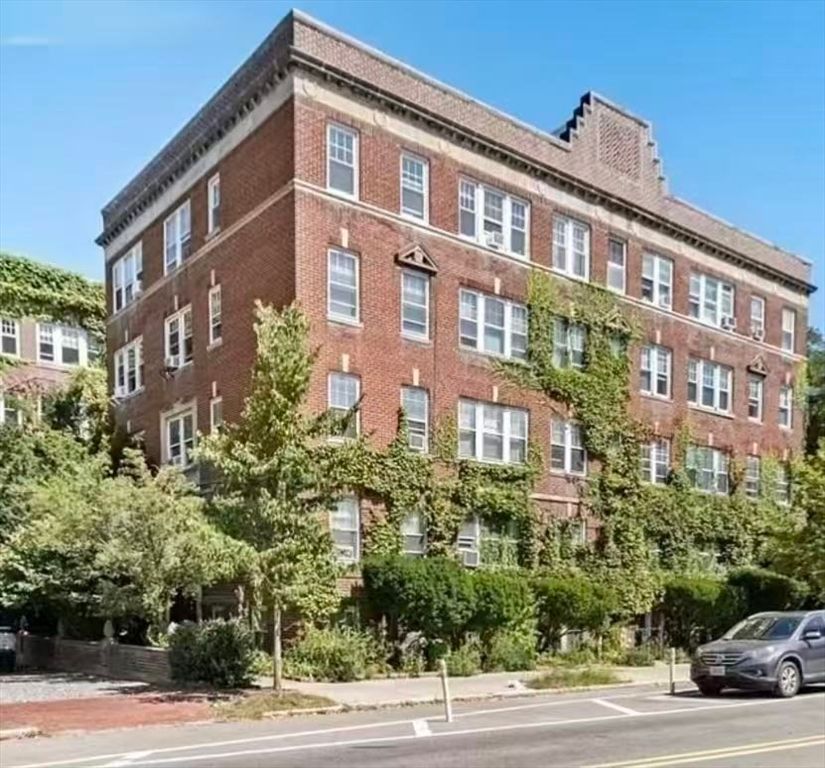 1699 Cambridge St 7, Cambridge, MA 02138