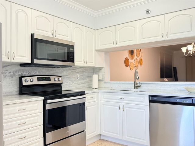 2206 S Cypress Bend Dr 508, Pompano Beach, FL 33069