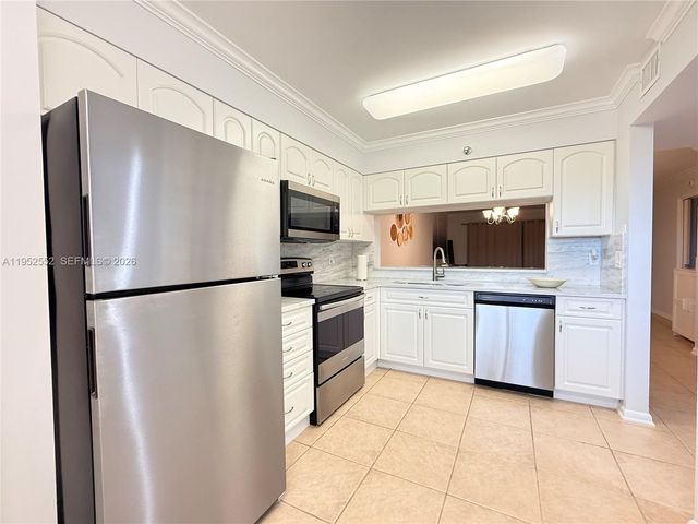 2206 S Cypress Bend Dr 508, Pompano Beach, FL 33069
