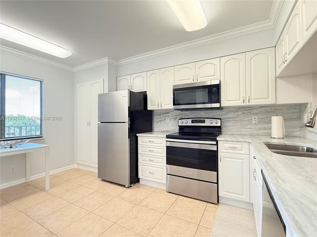 2206 S Cypress Bend Dr 508, Pompano Beach, FL 33069