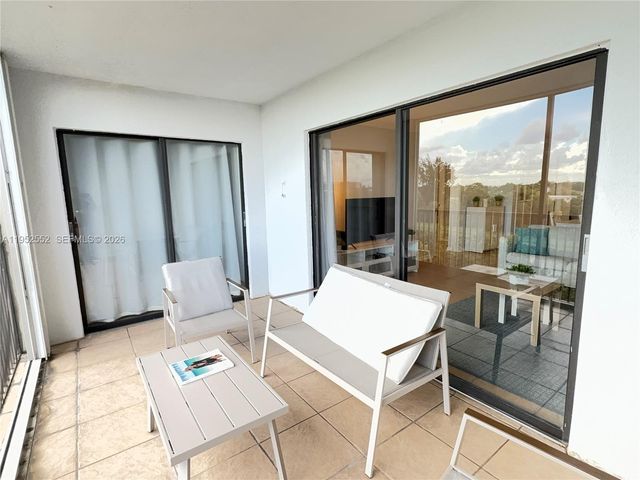 2206 S Cypress Bend Dr 508, Pompano Beach, FL 33069