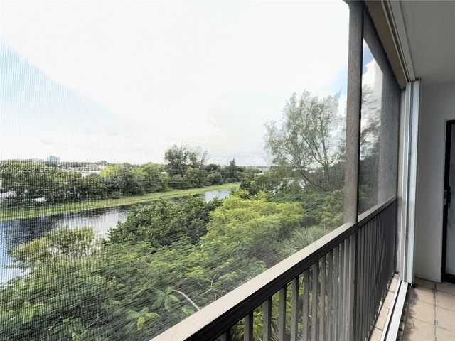 2206 S Cypress Bend Dr 508, Pompano Beach, FL 33069