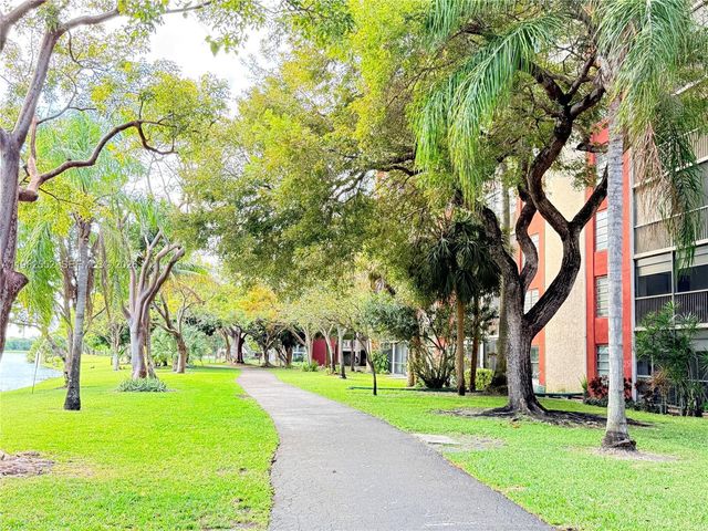 2206 S Cypress Bend Dr 508, Pompano Beach, FL 33069