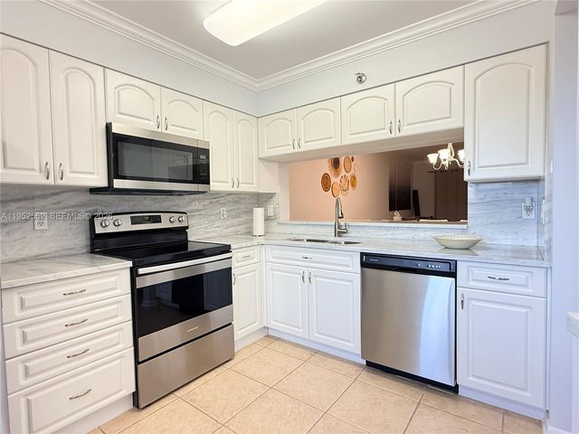 2206 S Cypress Bend Dr 508, Pompano Beach, FL 33069