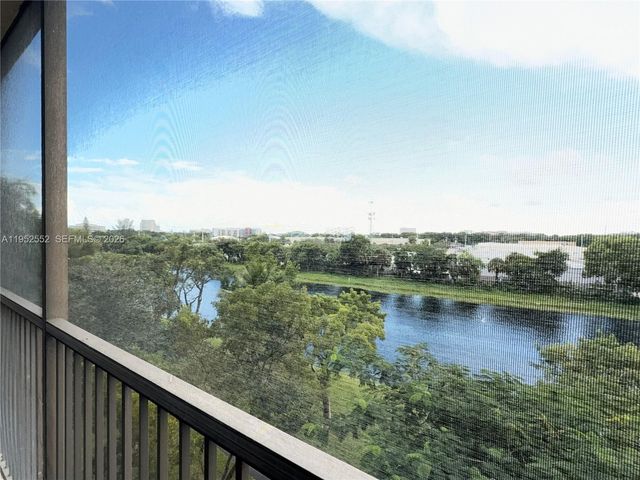 2206 S Cypress Bend Dr 508, Pompano Beach, FL 33069