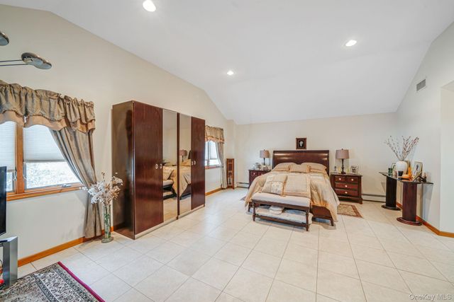 3 Huron Road, Shirley, NY 11967