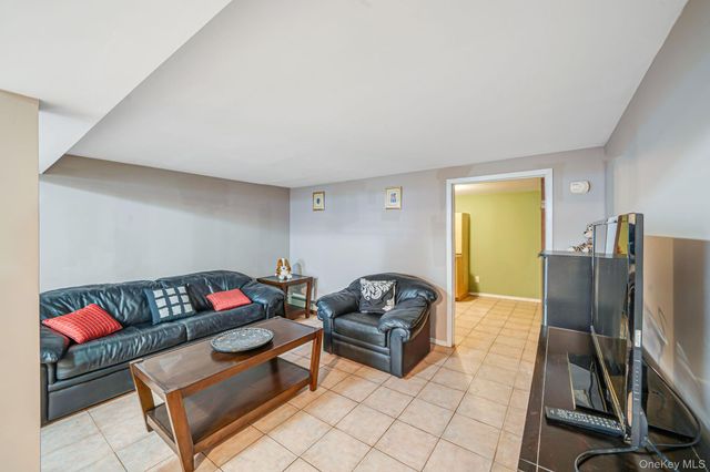 3 Huron Road, Shirley, NY 11967