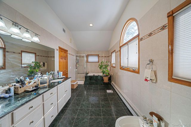 3 Huron Road, Shirley, NY 11967