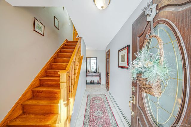 3 Huron Road, Shirley, NY 11967