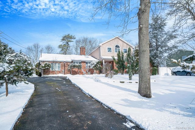 3 Huron Road, Shirley, NY 11967