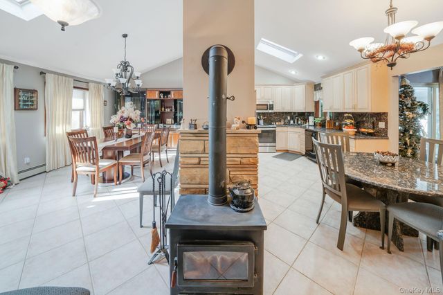 3 Huron Road, Shirley, NY 11967