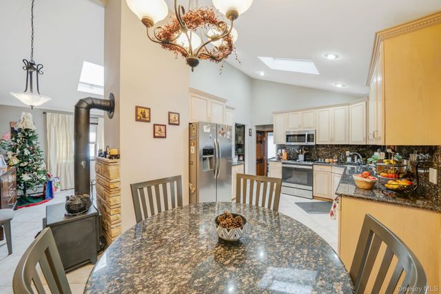 3 Huron Road, Shirley, NY 11967