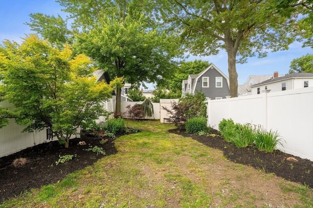 83 Edgewater Dr, Quincy, MA 02169