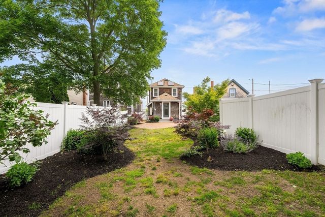 83 Edgewater Dr, Quincy, MA 02169