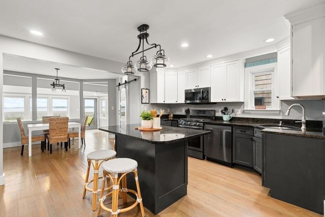83 Edgewater Dr, Quincy, MA 02169