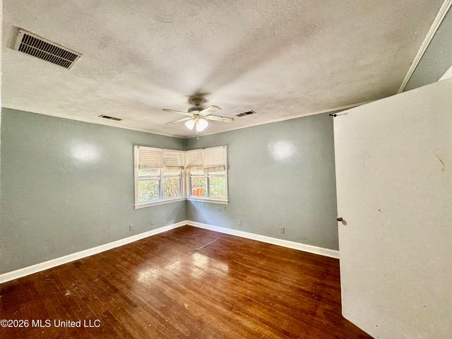 7460 W Shahkoka Drive, Olive Branch, MS 38654