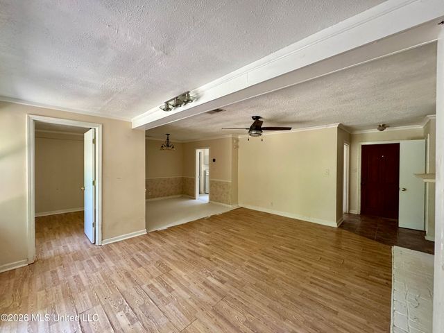 7460 W Shahkoka Drive, Olive Branch, MS 38654
