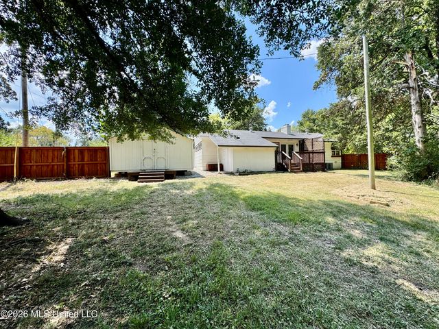 7460 W Shahkoka Drive, Olive Branch, MS 38654