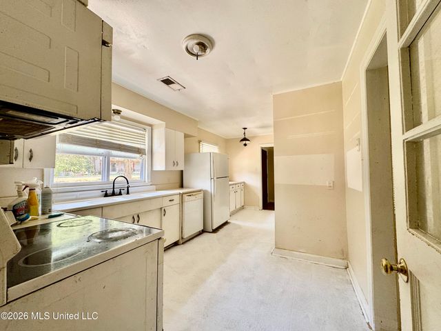 7460 W Shahkoka Drive, Olive Branch, MS 38654
