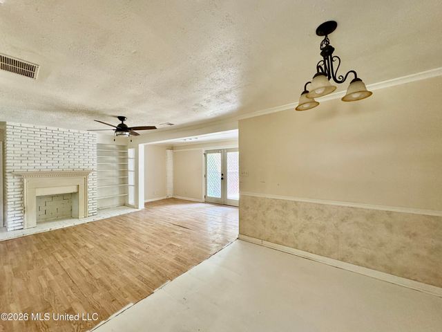 7460 W Shahkoka Drive, Olive Branch, MS 38654