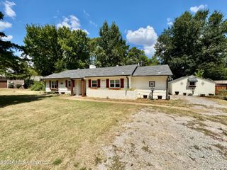 7460 W Shahkoka Drive, Olive Branch, MS 38654