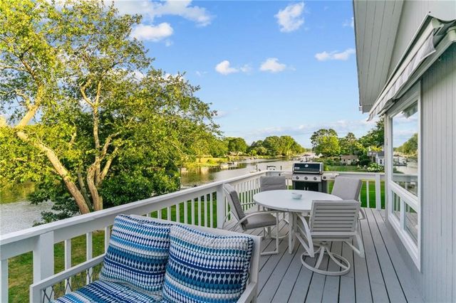 93 Riverside Drive, South Kingstown, RI 02879