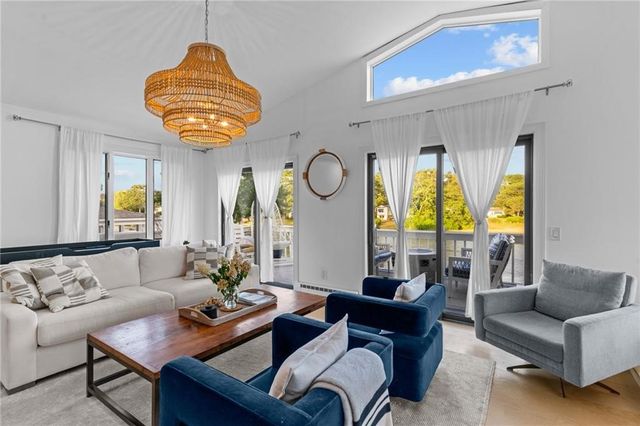 93 Riverside Drive, South Kingstown, RI 02879