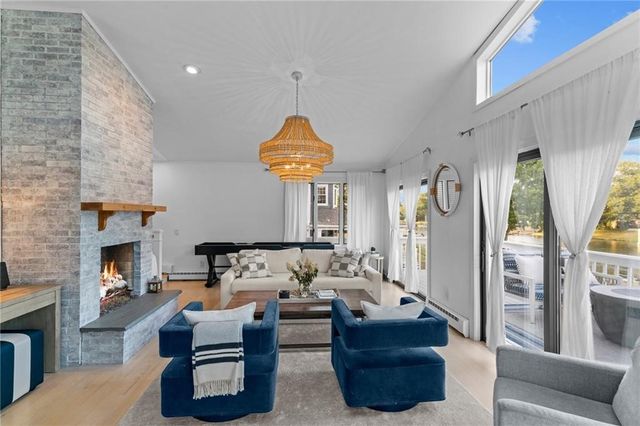93 Riverside Drive, South Kingstown, RI 02879