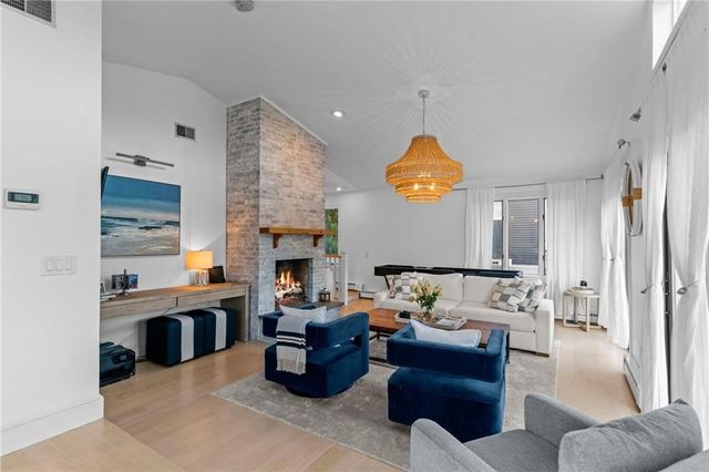 93 Riverside Drive, South Kingstown, RI 02879