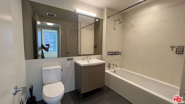 889 Francisco Street 807, Los Angeles, CA 90017