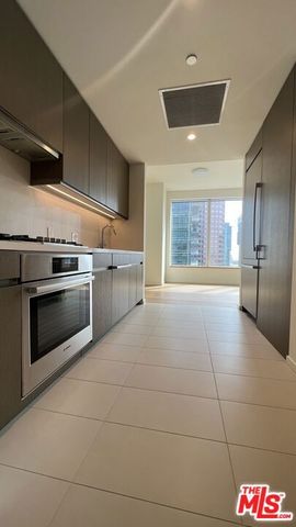 889 Francisco Street 807, Los Angeles, CA 90017