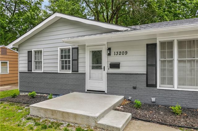 13209 Herrick Avenue, Grandview, MO 64030