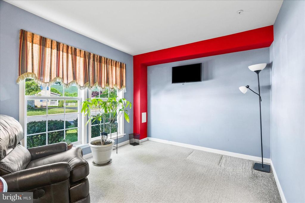 Image 5 of property listing at 5 GEOLEY CT, Thurmont, MD 21788