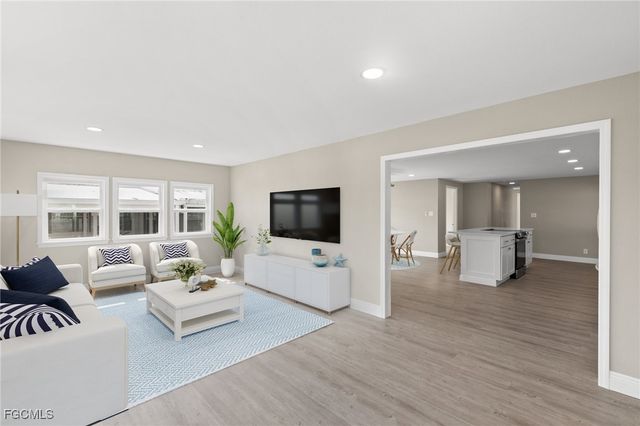 57 San Remo CIR, Naples, FL 34112