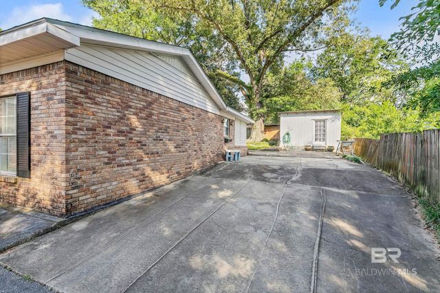 104 E Shore Drive, Brewton, AL 36426