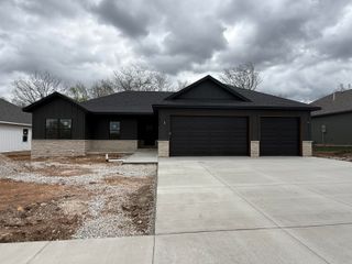 1466 N Collins Drive, Republic, MO 65738